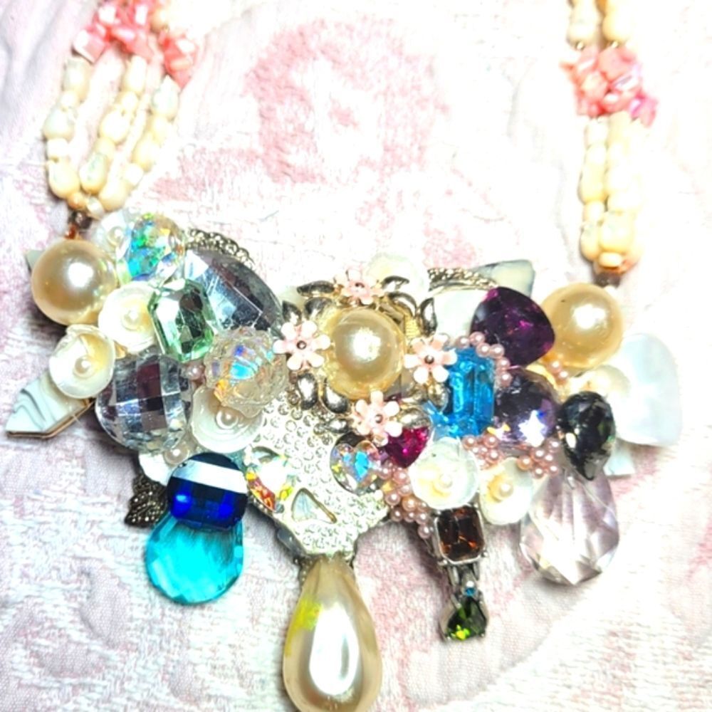 Wendy Gell Necklace Pearls, Jewels and a pave Skull